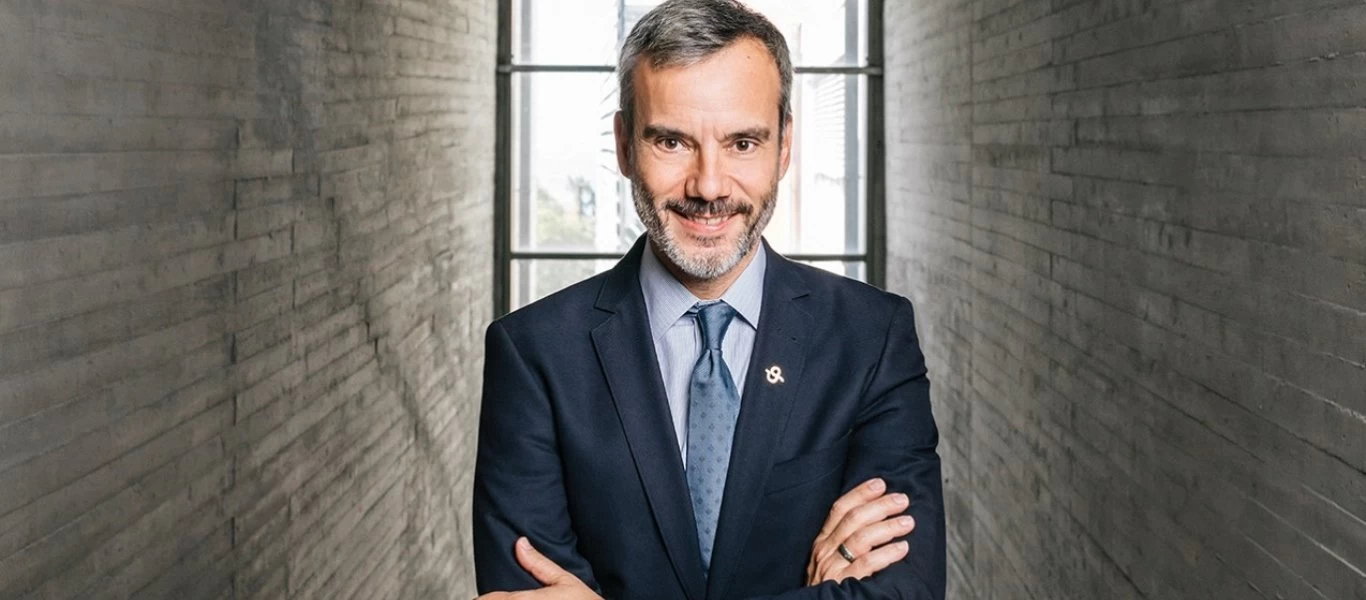 Ο Κ. Ζέρβας «παίρνει το κεφάλι» δύο στελεχών του για τη σειρά προτεραιότητας στους εμβολιασμούς